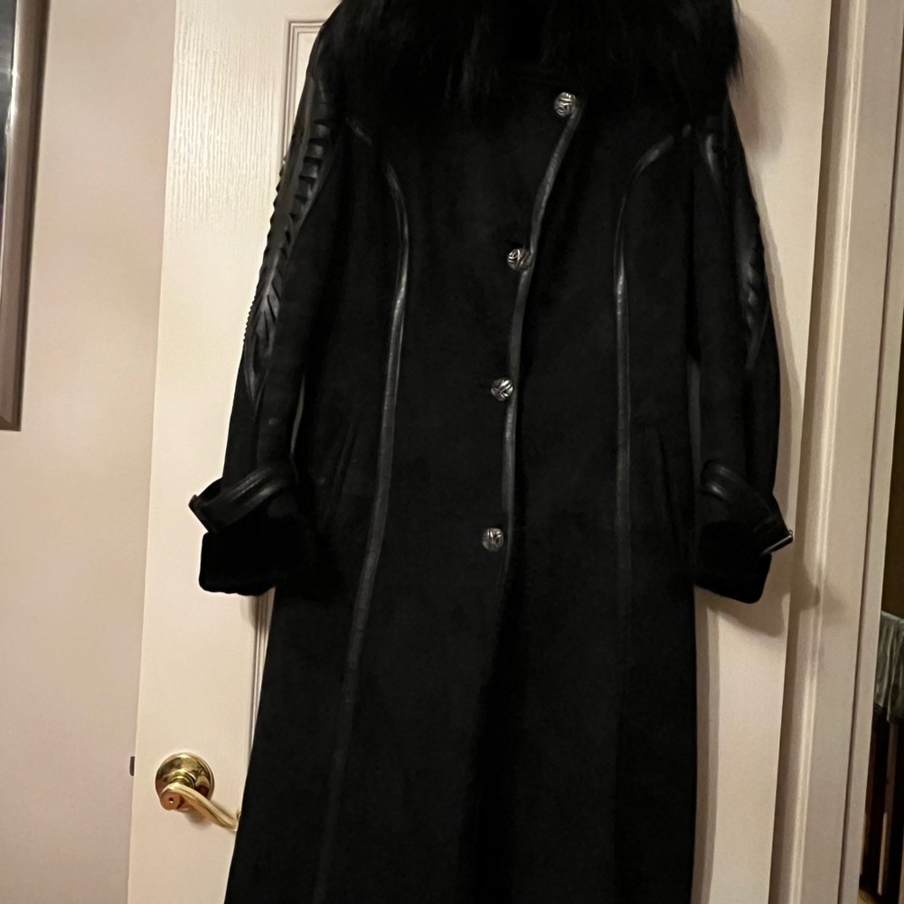 Elegant Black Shearling Women's Coat
